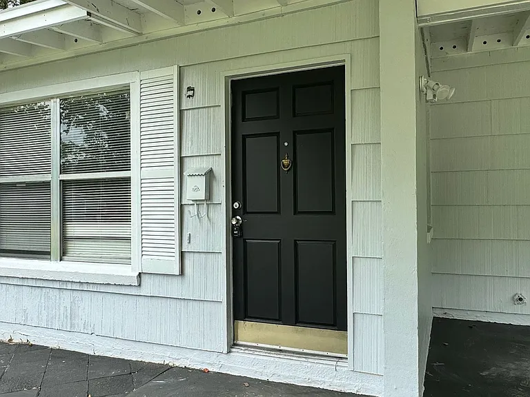 804 La Marche Dr — Photo 2
