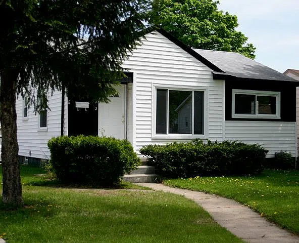3722 Elmhurst Ave — Photo 2
