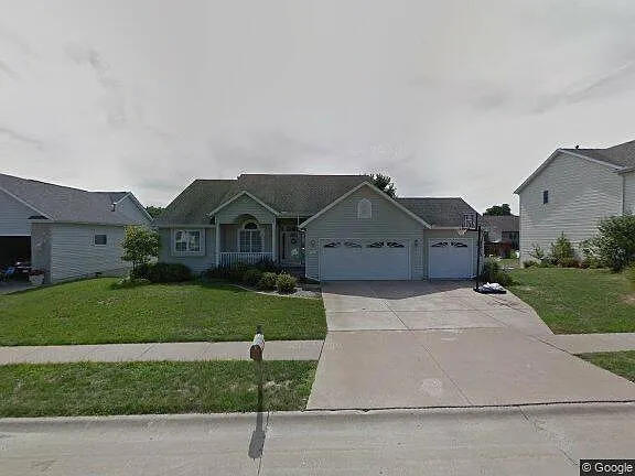 5 bed, 3064 sqft, $2,800 — Photo 2