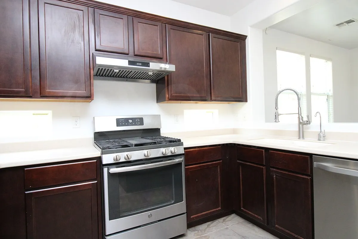 3 bed, 2.5 bath, 2248 sqft, $2,749 — Photo 4
