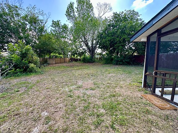 3rd image of 2034 Los Lomas Dr