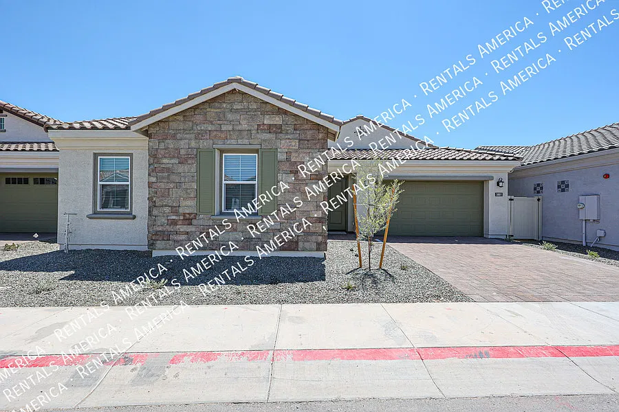 Awesome 4 Bedroom home in Chandler — Photo 2
