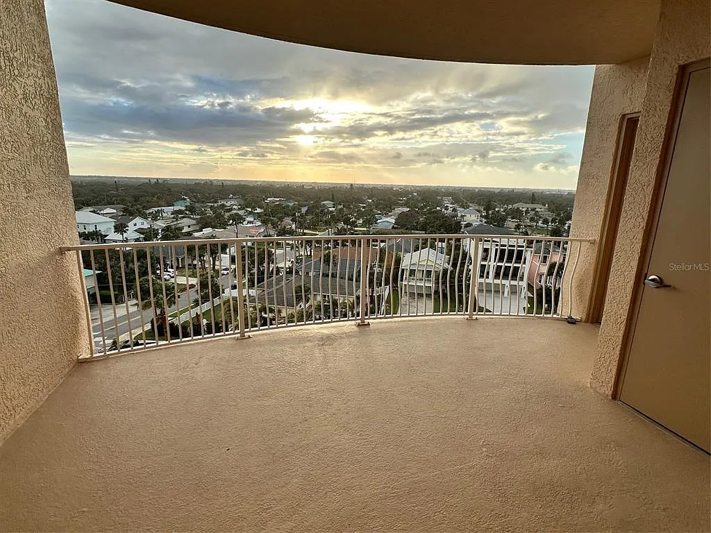 3 bed, 3.0 bath, 2043 sqft, $4,800 — Photo 2