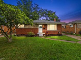 21400 Centennial St, Saint Clair Shores, MI 48081
