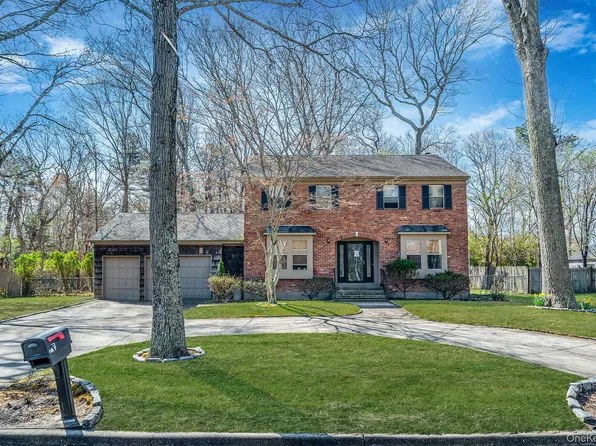 72 W Dennis Lane, Coram, NY 11727