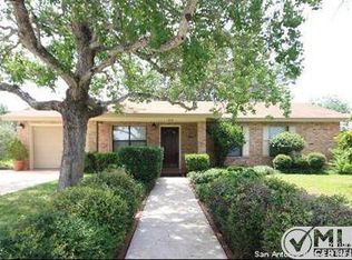 1310 Longhorn Dr, Floresville, TX 78114