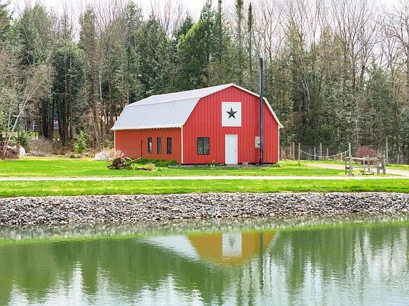 4th image of 348 Maple Ridge