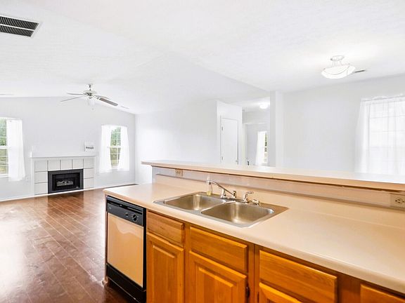 4th image of 3986 Covington Dr