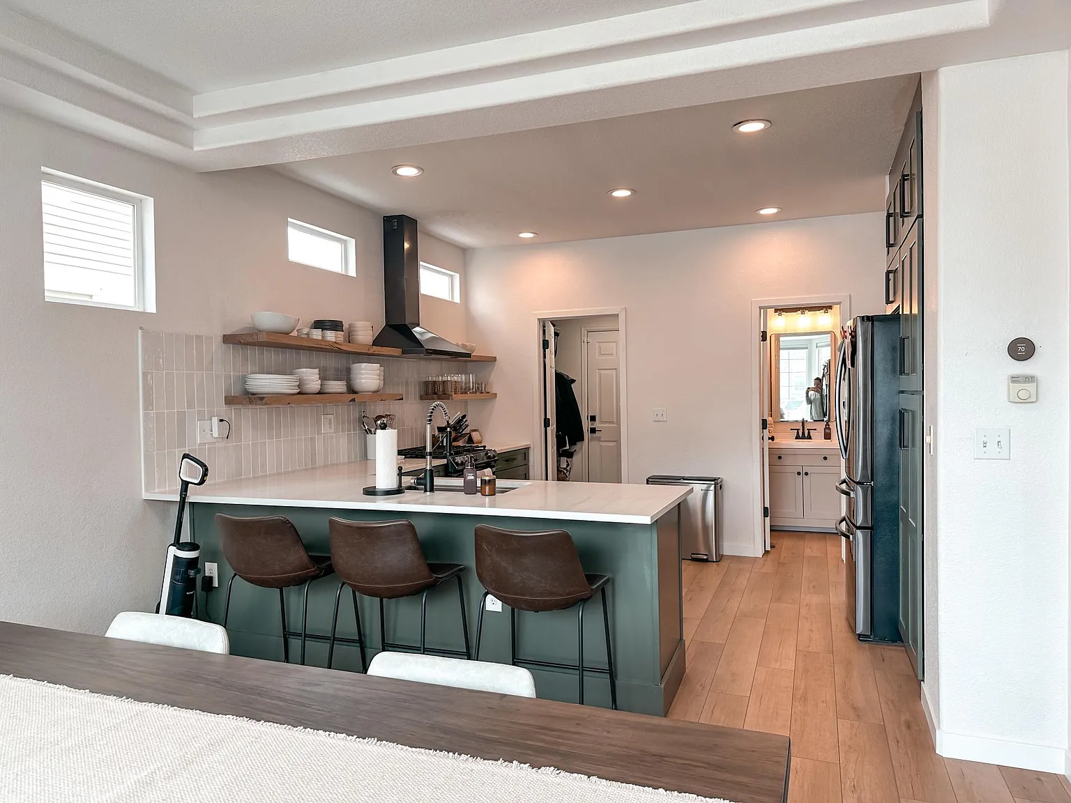 3 bed, 2436 sqft, $3,700 — Photo 4
