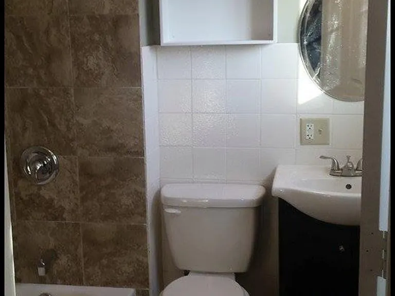 1652 S High St — Photo 16