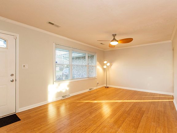 3rd image of 51901 Hinton Ln
