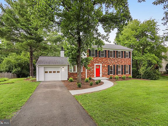 3rd image of 2329 Bedfordshire Cir