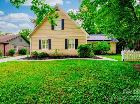 7521 Surreywood Pl, Charlotte, NC 28270