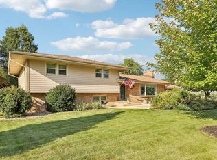 15300 Fieldstone Dr, Brookfield, WI 53005