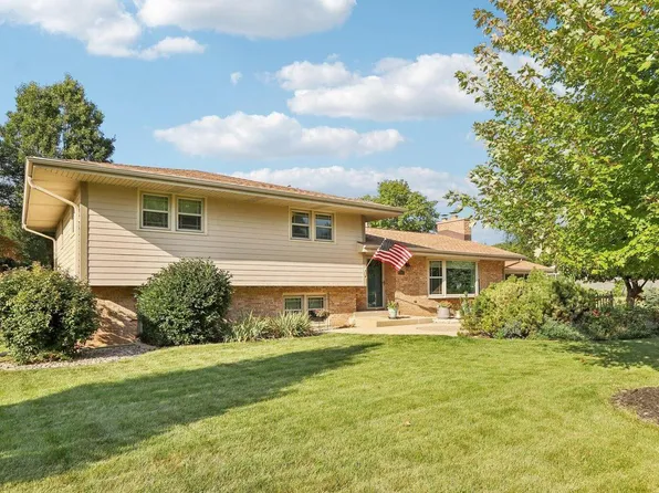 15300 Fieldstone DRIVE, Brookfield, WI 53005