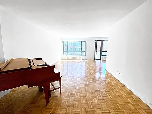 Rented by Avenues Real Estate | media 27