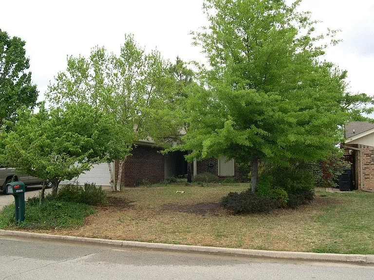 10325 Exter Ave — Photo 3