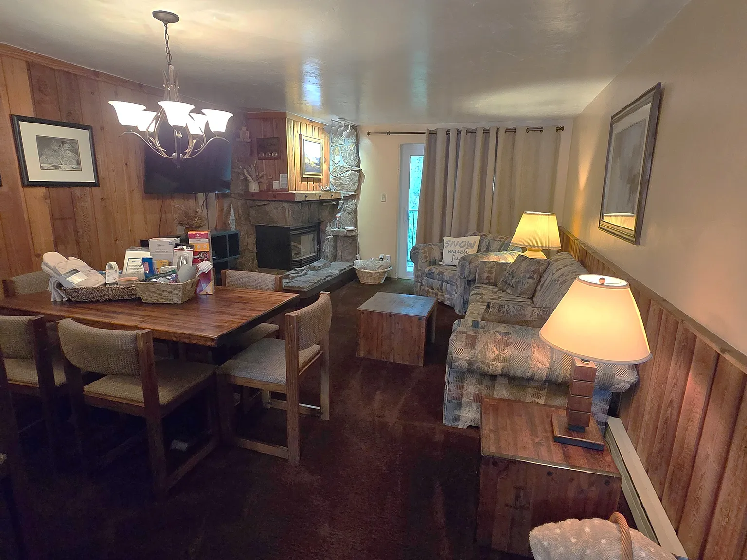 2 bed, 940 sqft, $2,050 — Photo 1