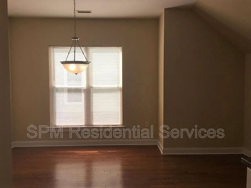 3 bed, 2.0 bath, 1240 sqft, $1,500 — Photo 4