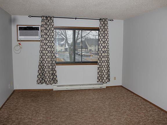 5th image of 920 Southland Ln APT 211