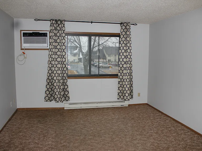 920 Southland Ln — Photo 6