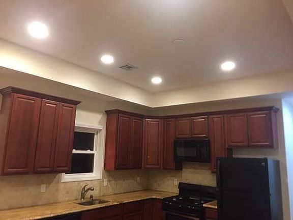 3rd image of 67 Clifton Pl #2
