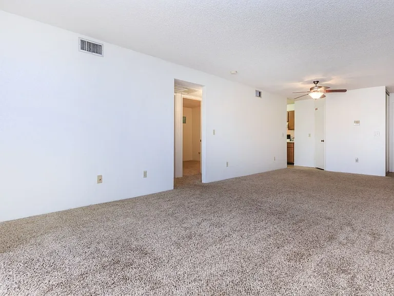 Carondelet Apartments — Photo 20
