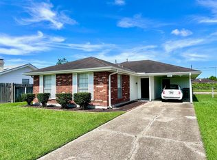1027 Price Dr, Harvey, LA 70058