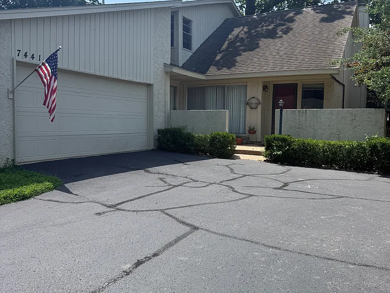 7441 S Atlanta Ave — Photo 2