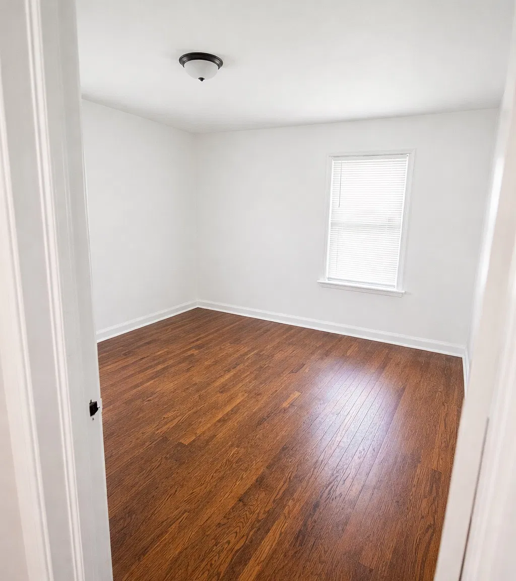 2 bed, 744 sqft, $1,300 — Photo 2