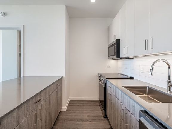 3rd image of 454 W Chicago Ave #1713