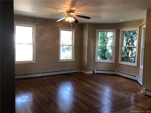 5th image of 172 Willetts Ave #1