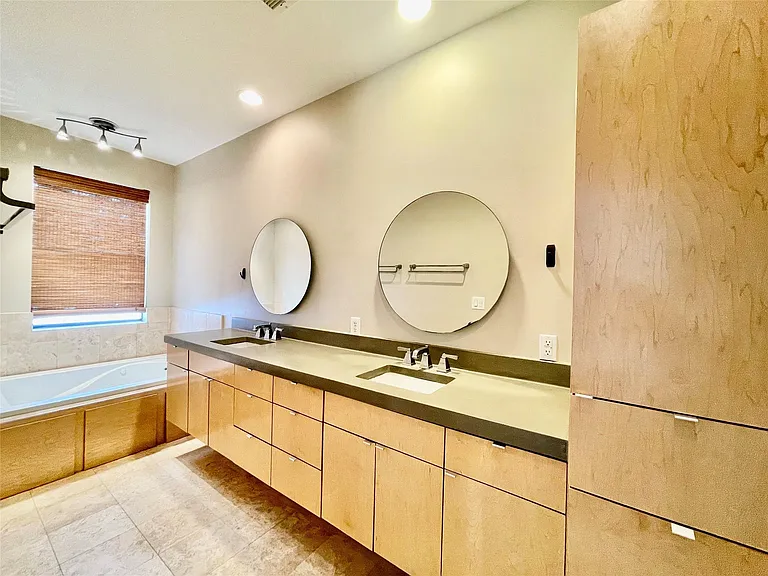 954 Patterson St — Photo 16