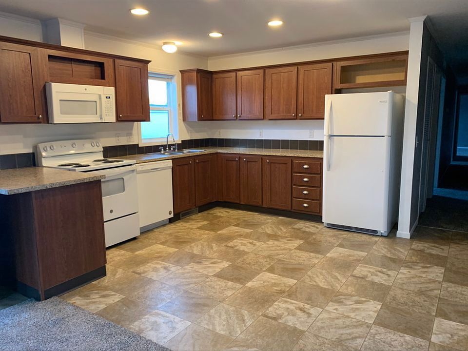 2nd image of 9 Attika St N
