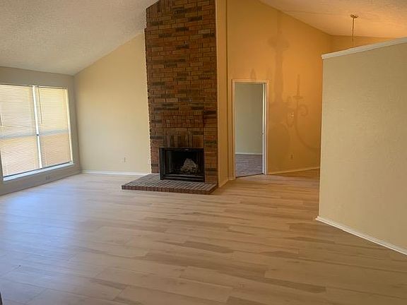5th image of 133 W Bancroft Dr