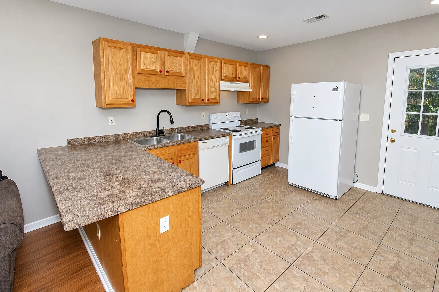 1 bed, $900 — Photo 3