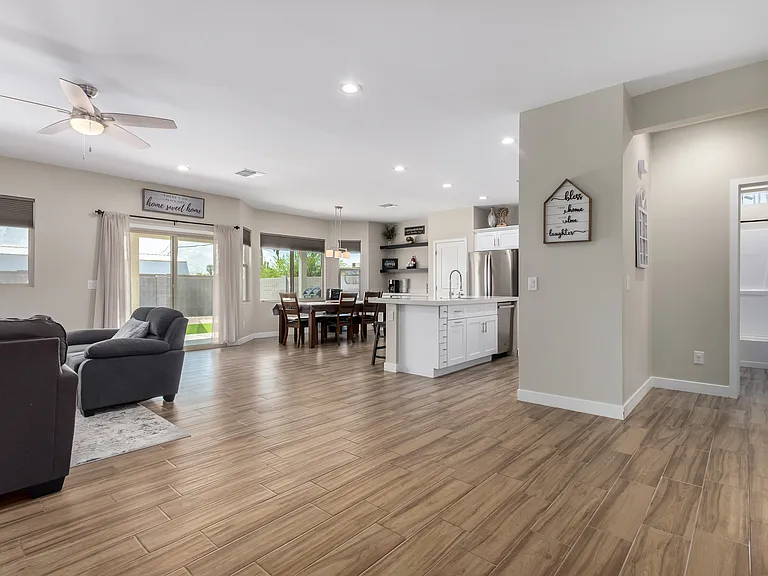 8944 W Century Dr — Photo 4