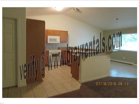 3rd image of 3016 Oakwood Dr Unit B