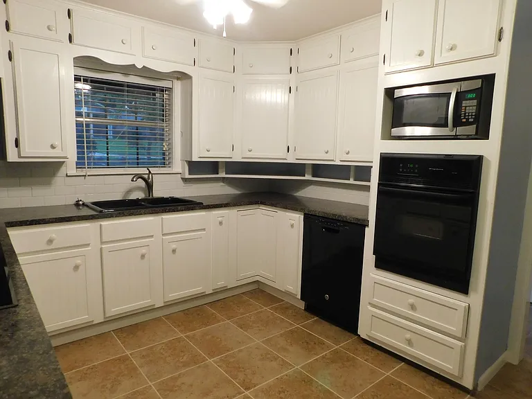 4220 Birdwell Dr — Photo 3