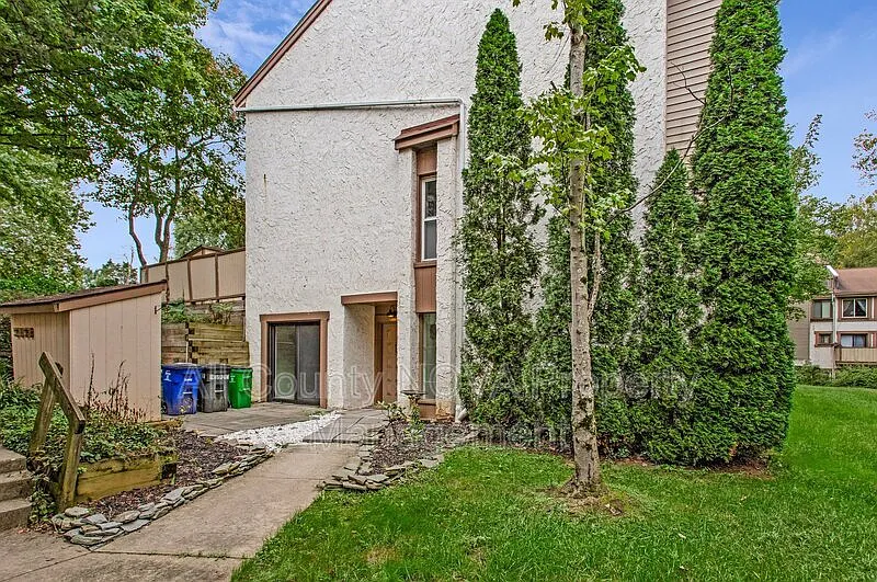 2 bed, 2.0 bath, 1260 sqft, $2,000 — Photo 3