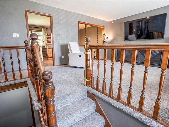 5th image of 804 NW Arlington Pl