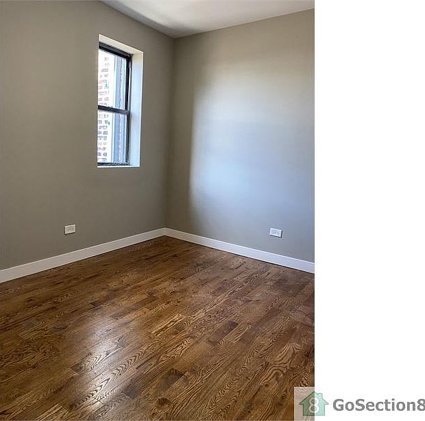 2nd image of 4625 S Drexel Blvd APT 211