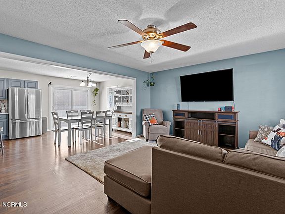 3rd image of 220 Melonie Drive