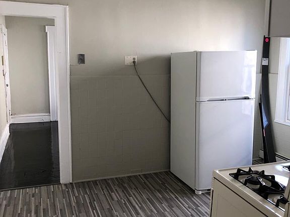 5th image of 118 Brookdale Ave APT 1L