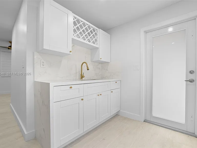 129 SW 9th Ave #3 — Photo 2