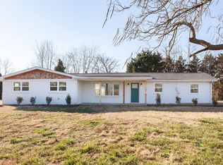 495 White Rd, Portland, TN 37148