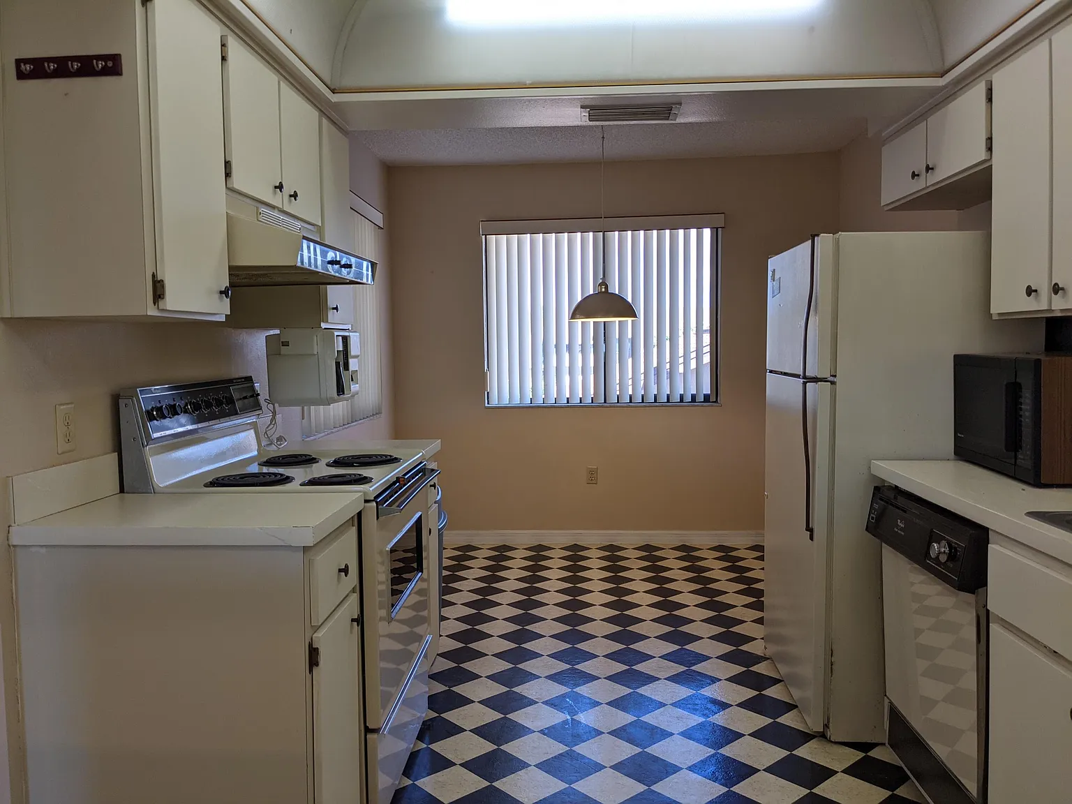 2 bed, 2.0 bath, 1476 sqft, $1,395 — Photo 4