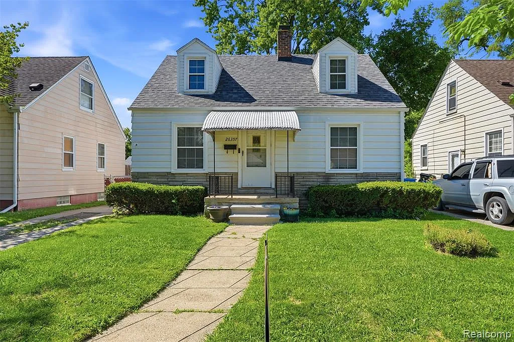 3 bed, 1.0 bath, 1118 sqft, $1,800 — Photo 1