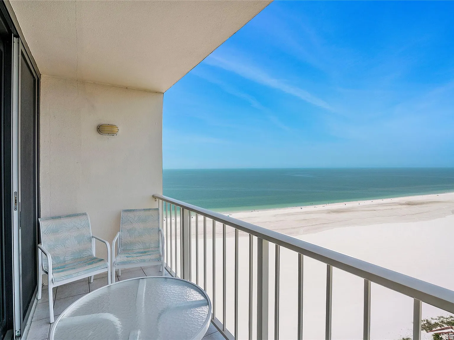 2 bed, 2.0 bath, 1240 sqft, $9,000 — Photo 3