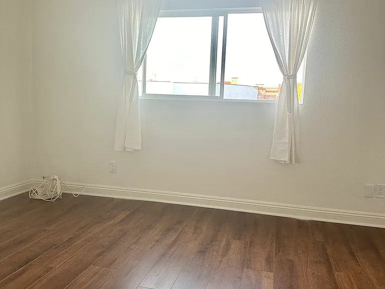 6620 Hazeltine Ave #110 — Photo 5